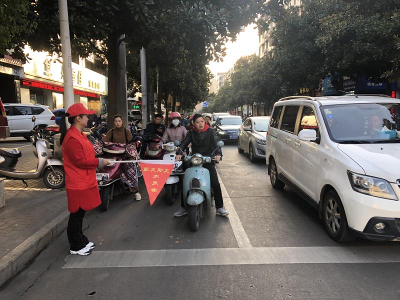 文明交通 你我同行--信阳市精神病医院组织开展文明交通劝导志愿服务活动